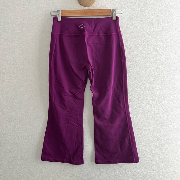 Beyond Yoga Purple Retro Cropped Pants - Picture 6 of 10